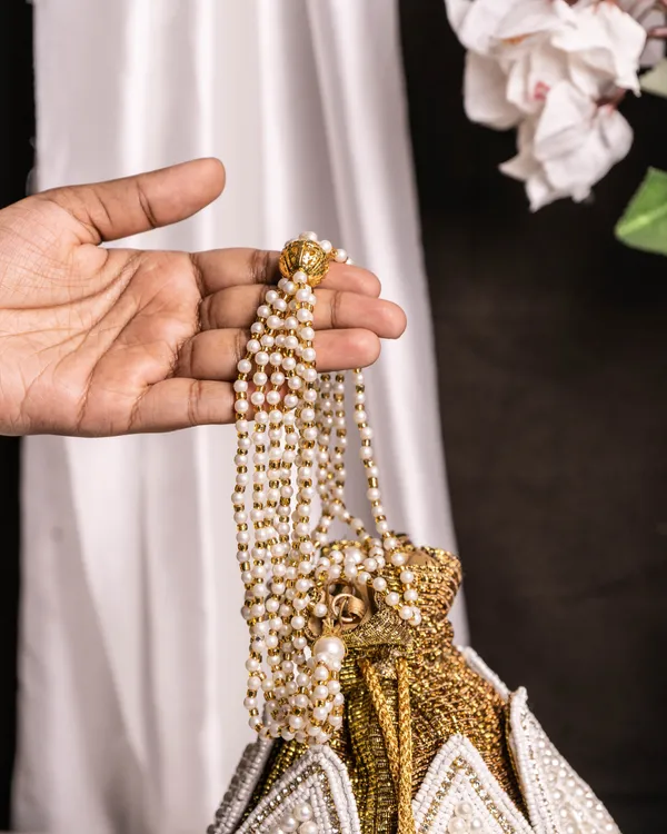 Ivory_Empress_Lotus_Potli